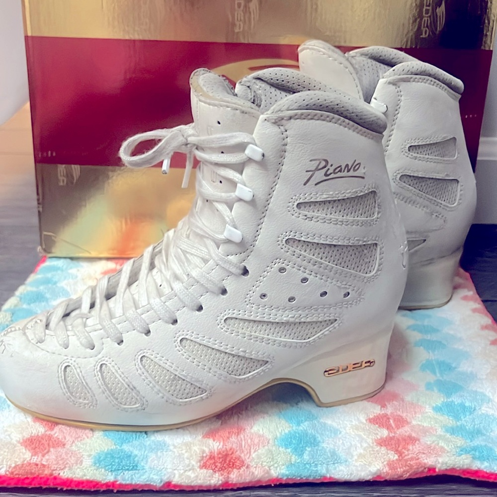Edea piano ice skates size 230 B/C